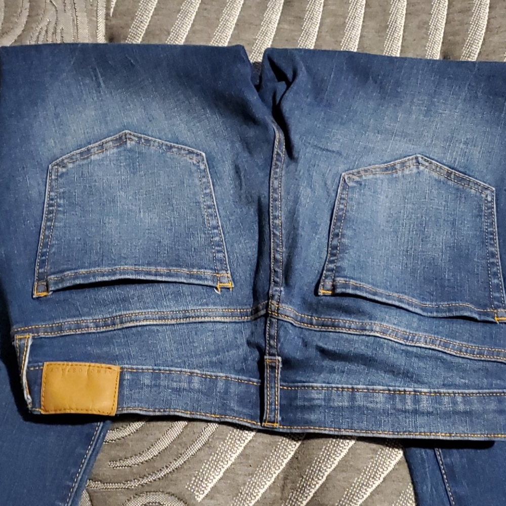 Blue Jeans - Picture 3 of 4